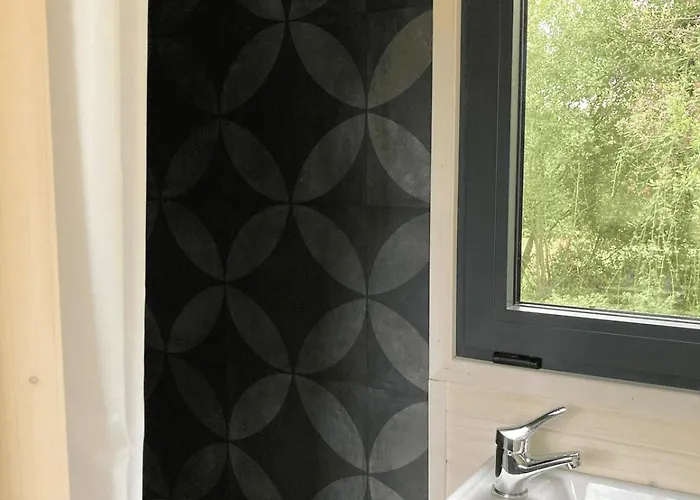 אכסניה Joy Tiny House Saint-Germain-le-Vieux