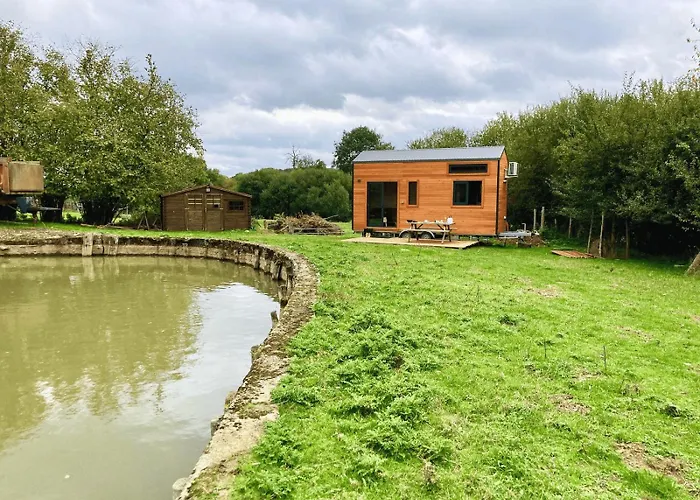 אכסניה Joy Tiny House Saint-Germain-le-Vieux